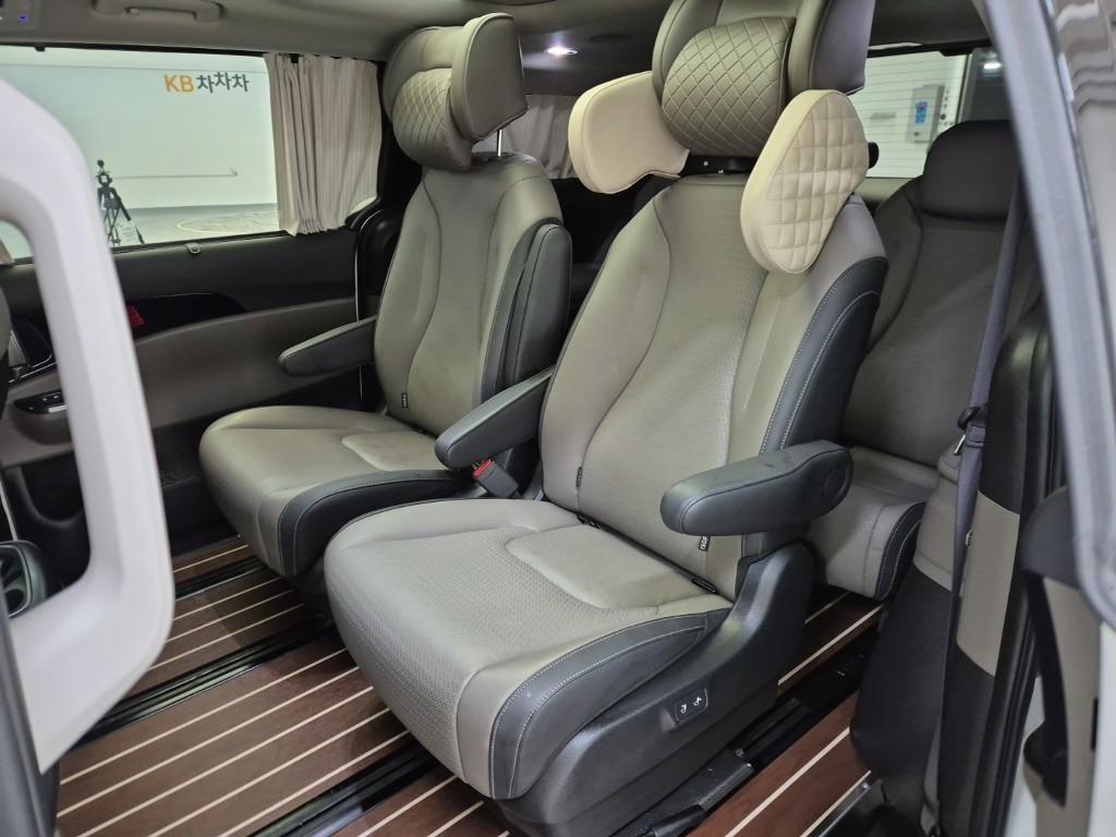 KIA Carnival - Vista 12