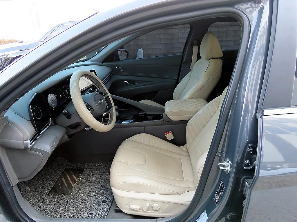 HYUNDAI Avante - Vista 5