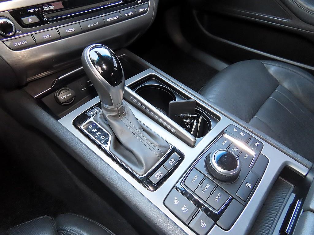 HYUNDAI Genesis - Vista 11