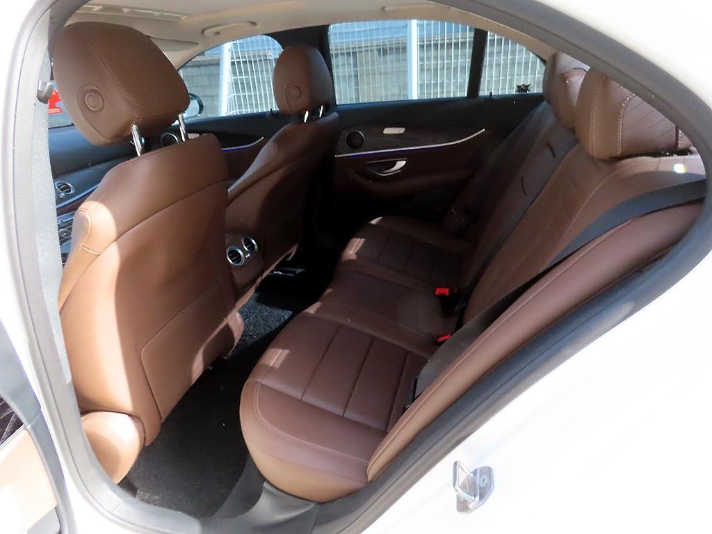 Mercedes Benz E class - Vista 6