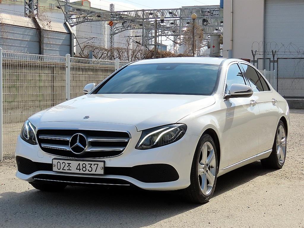 Mercedes Benz E class - Vista 2