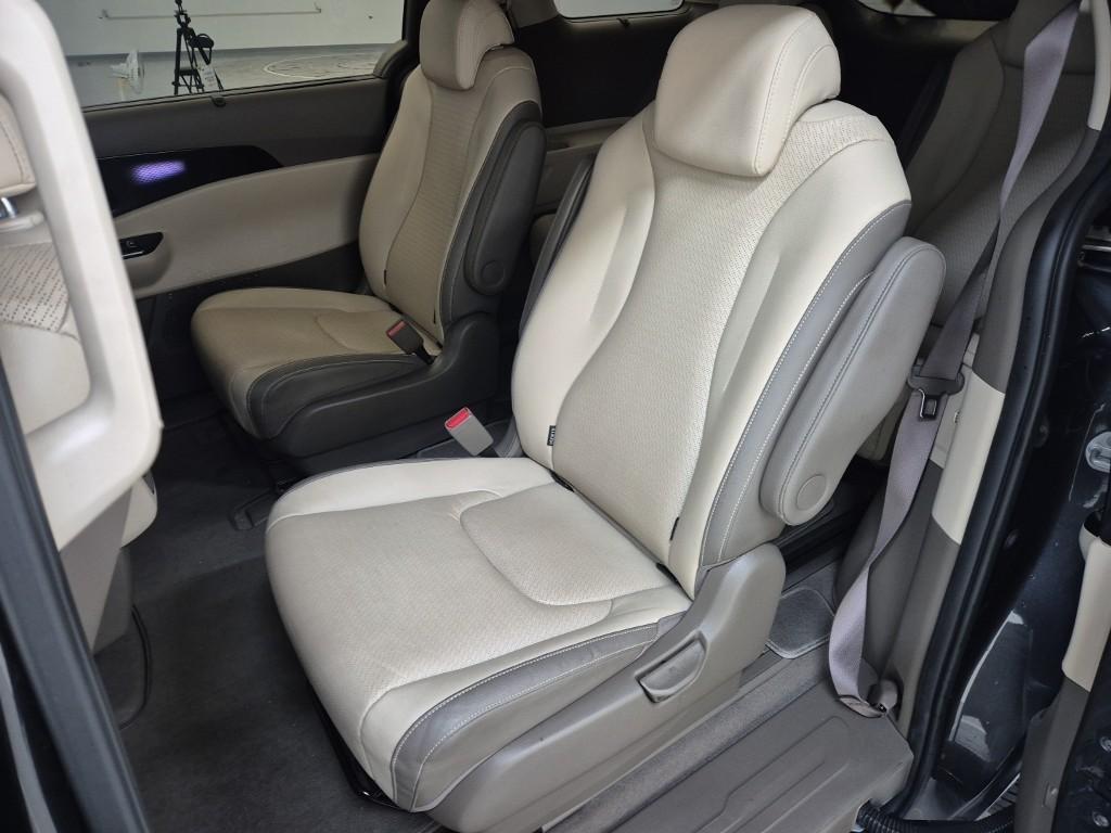 KIA Carnival - Vista 12