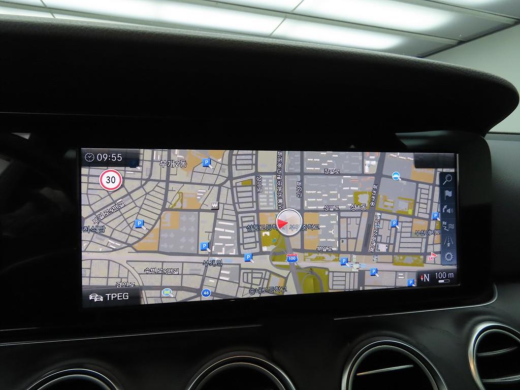 Mercedes Benz E class - Vista 11