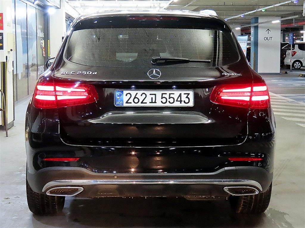 Mercedes Benz GLC Class - Vista 5