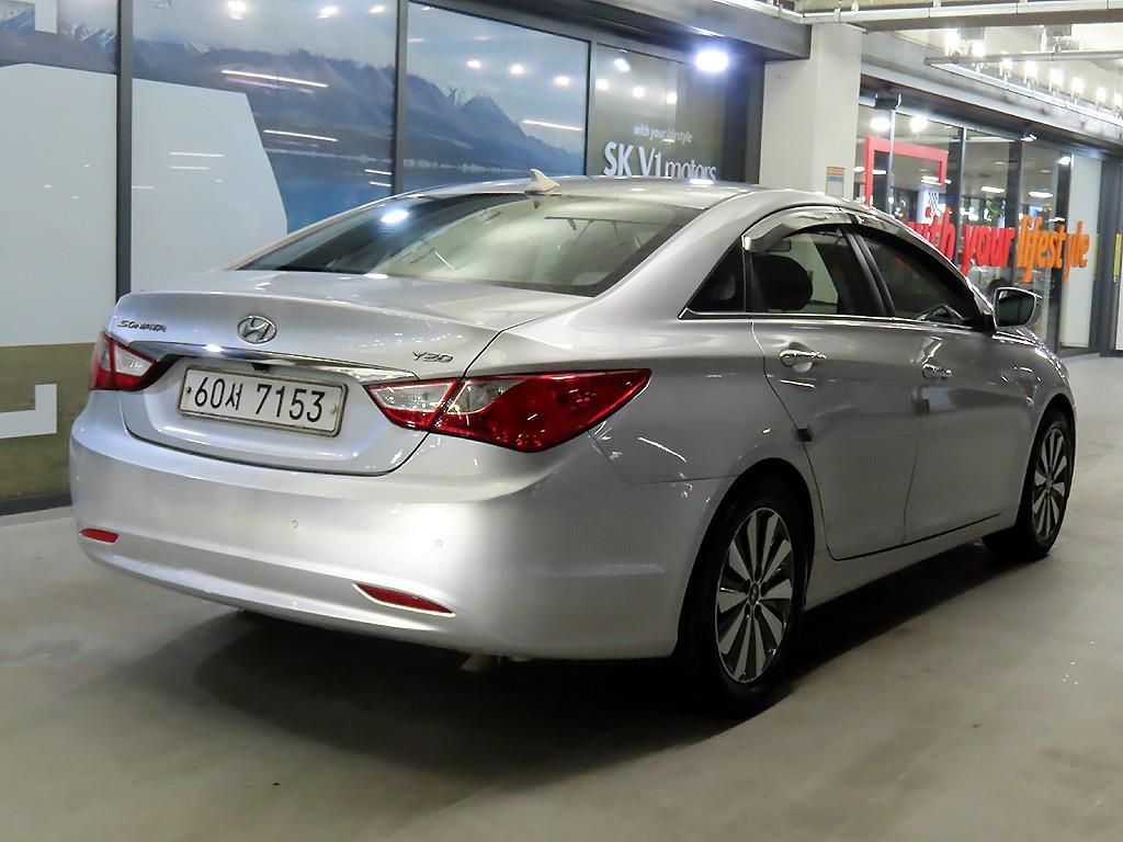 HYUNDAI Sonata - Vista 4