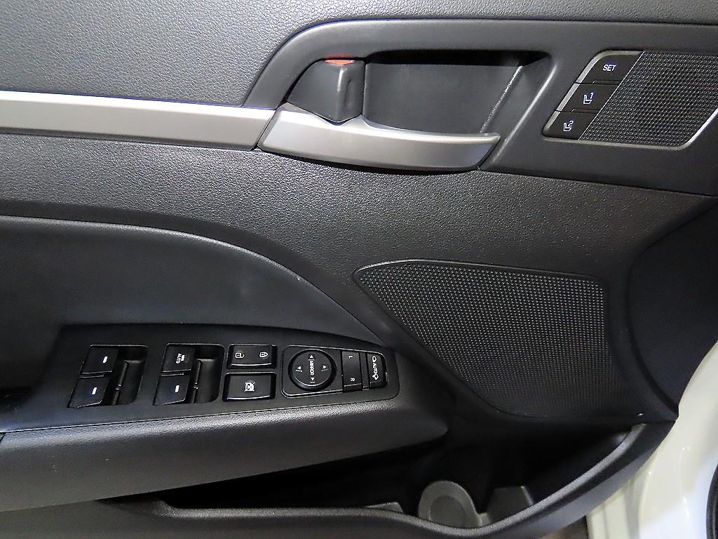 HYUNDAI Avante 2019 Blanco - Importación desde Corea - HF Imports Iquique - Foto 13