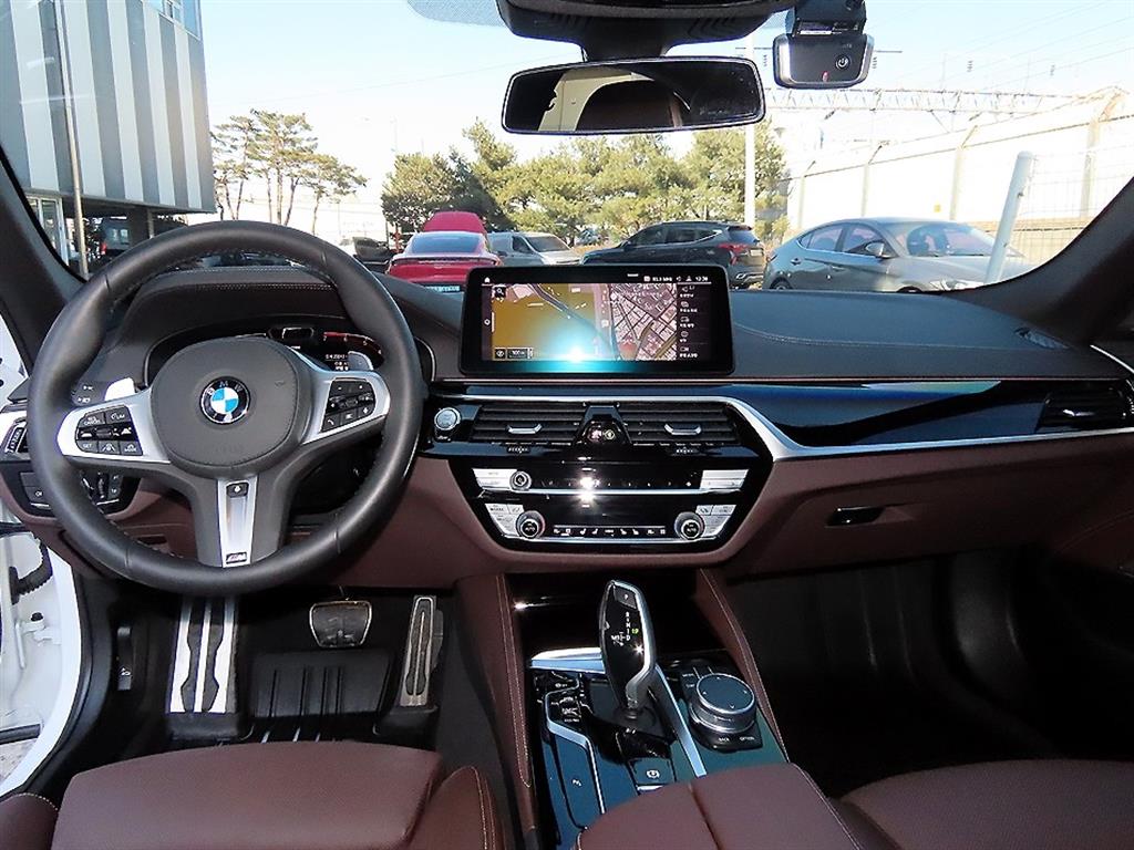 BMW 5 Series - Vista 5