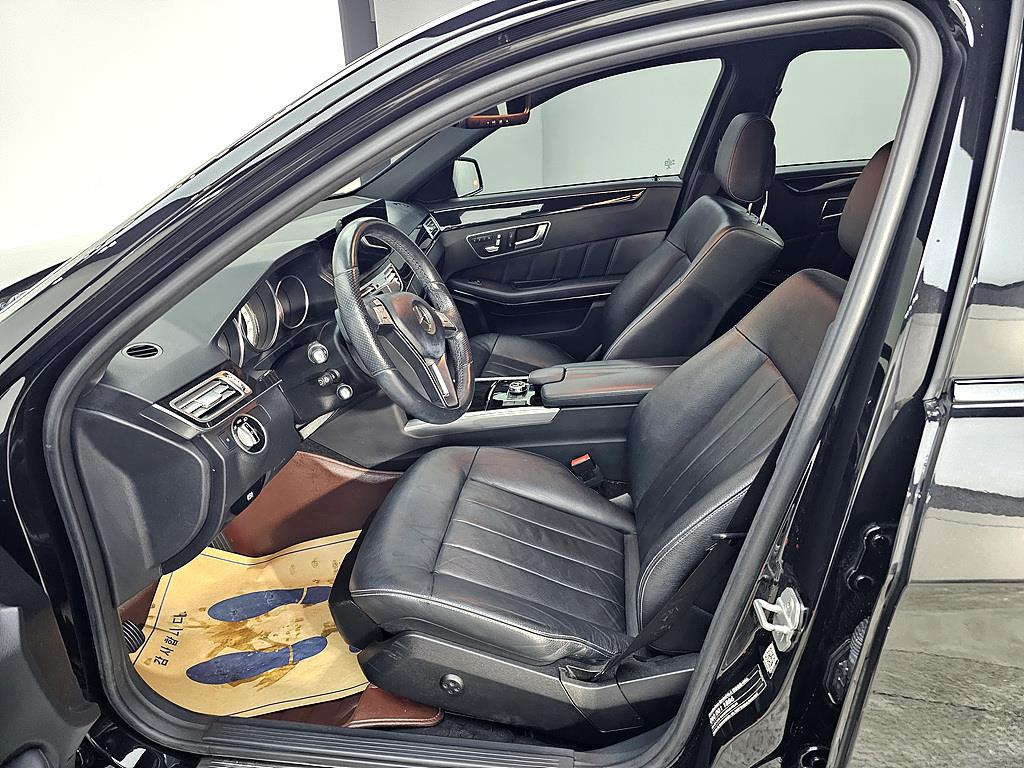 Mercedes Benz E class - Vista 8