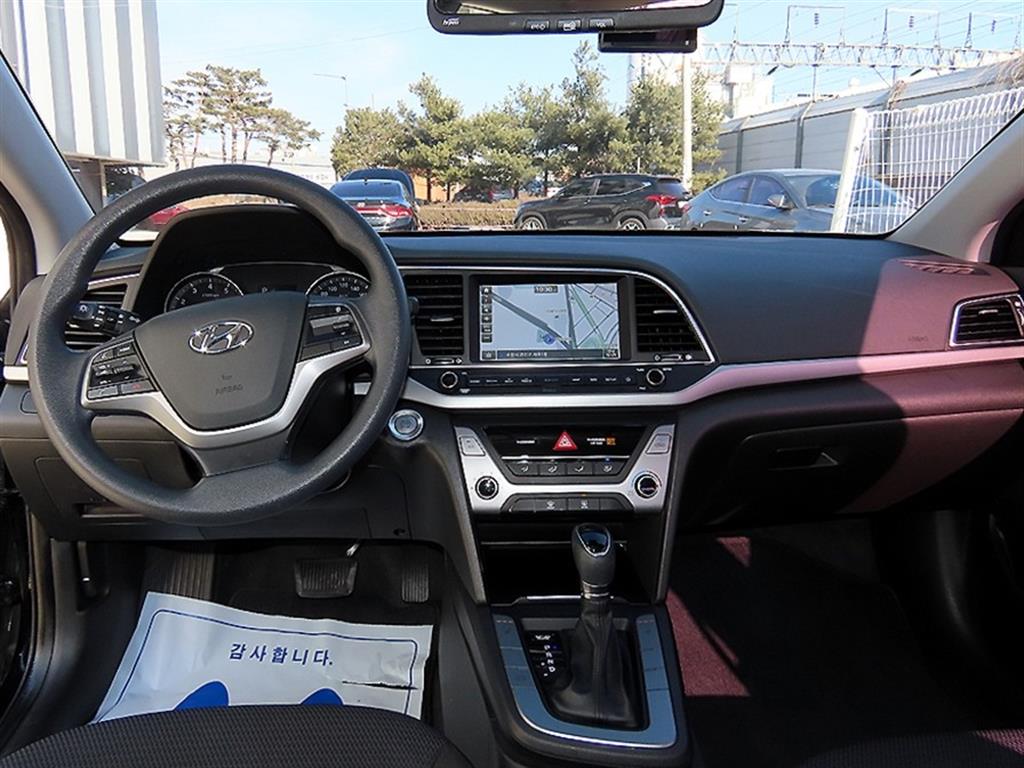 HYUNDAI Avante - Vista 7