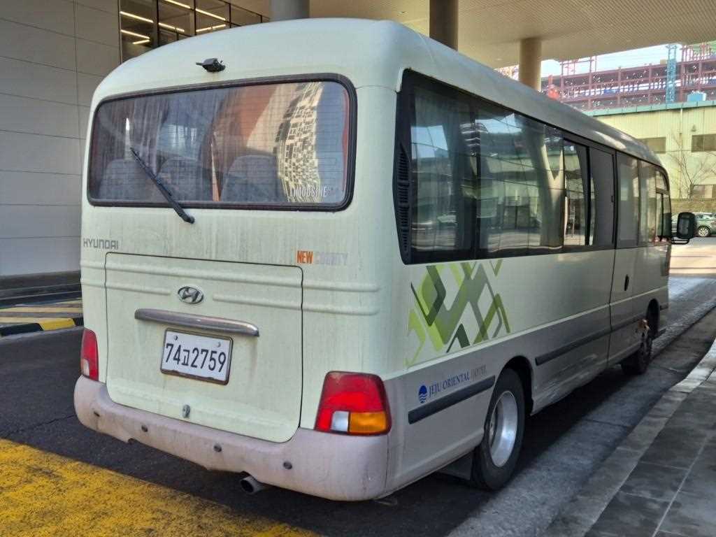 medium and large bus Hyundai bus - Vista 4