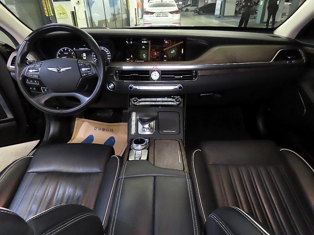 Genesis G90 - Vista 10