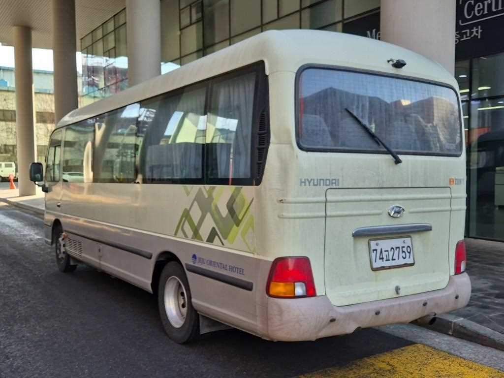 medium and large bus Hyundai bus - Vista 3