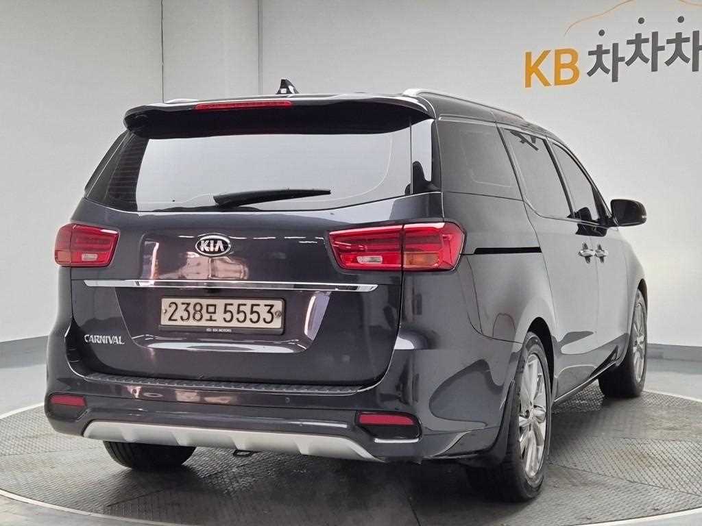 KIA Carnival - Vista 3