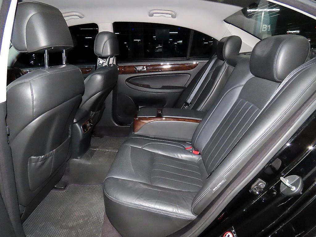 HYUNDAI Genesis - Vista 7