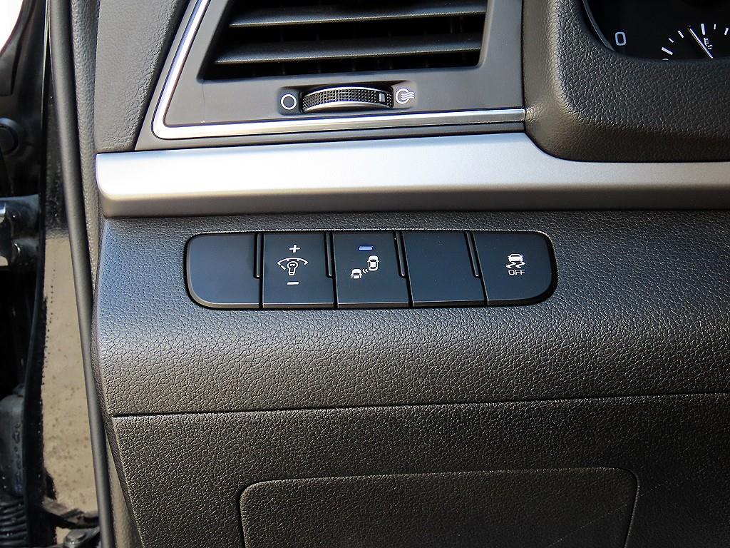 HYUNDAI Avante - Vista 12