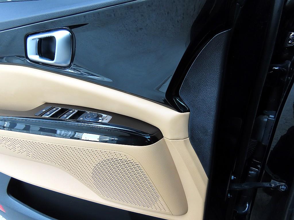 KIA Carnival - Vista 11