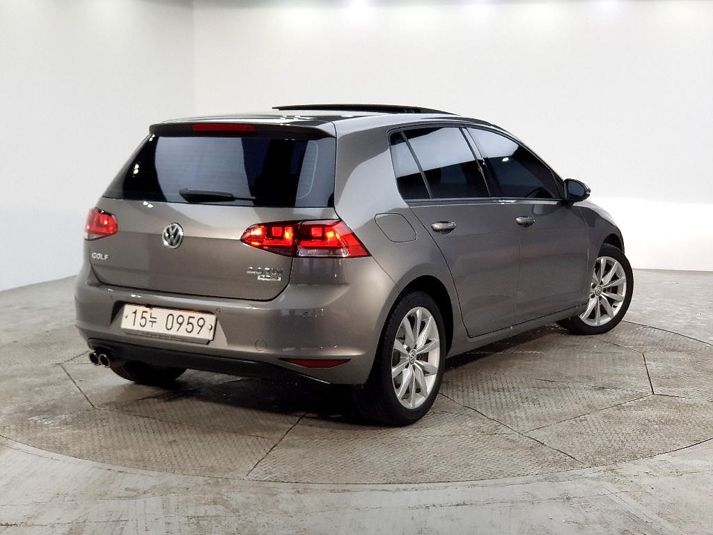 Volkswagen Golf - Vista 4