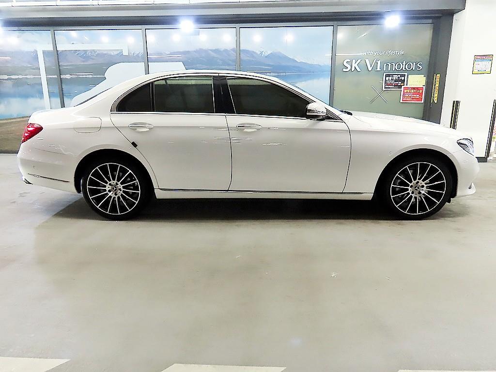 Mercedes Benz E class - Vista 3