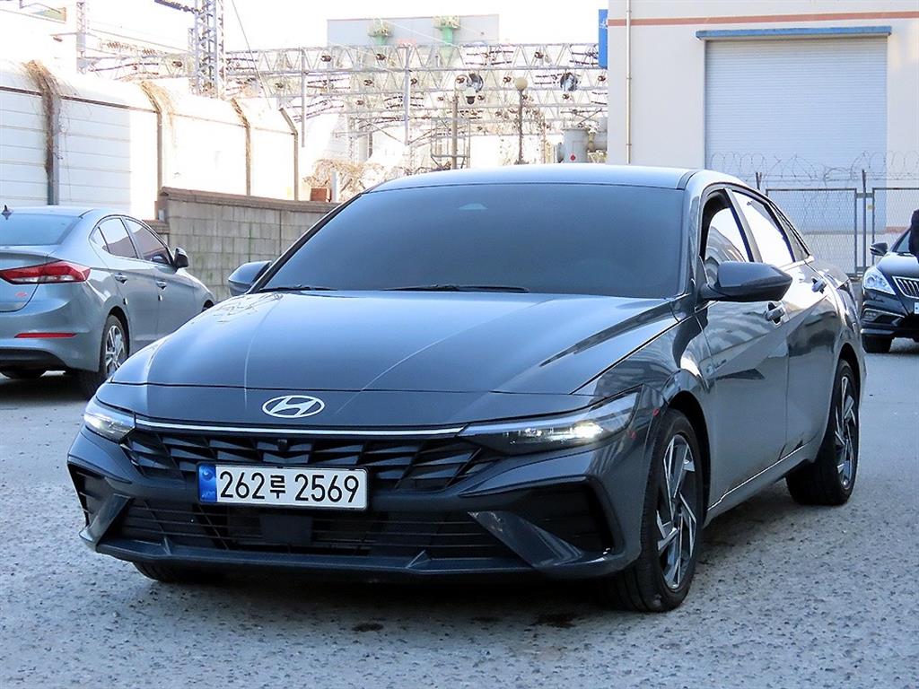 HYUNDAI Avante - Vista 2