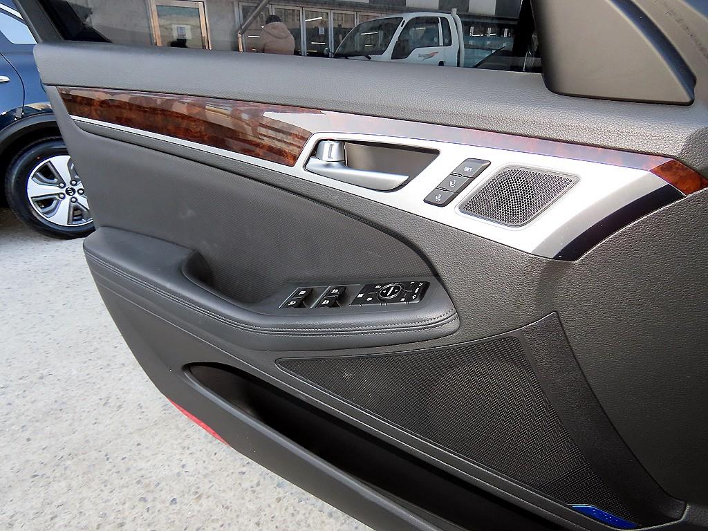 HYUNDAI Genesis - Vista 12