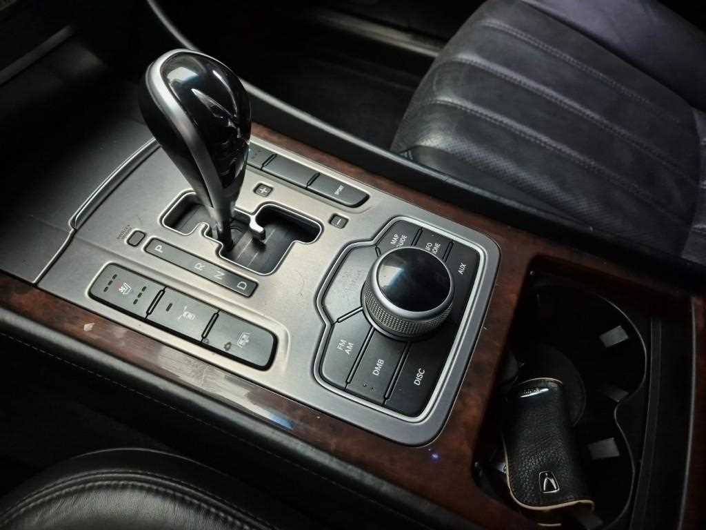 HYUNDAI Equus - Vista 8