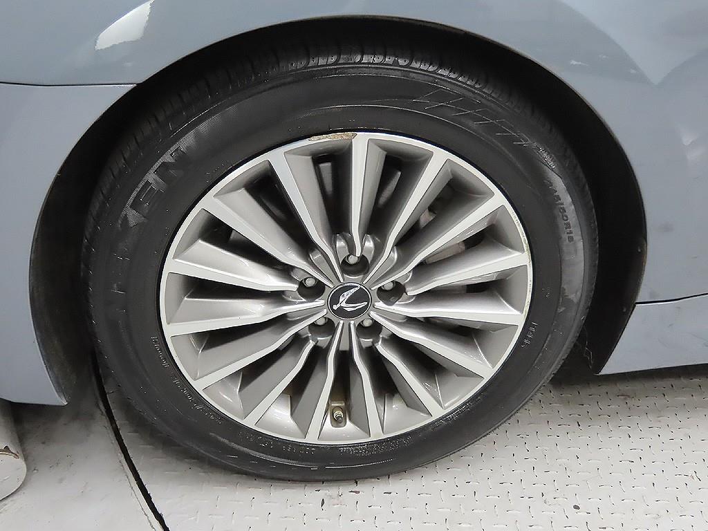 HYUNDAI Equus - Vista 9