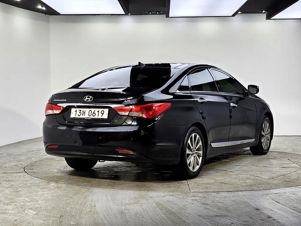 HYUNDAI Sonata - Vista 4