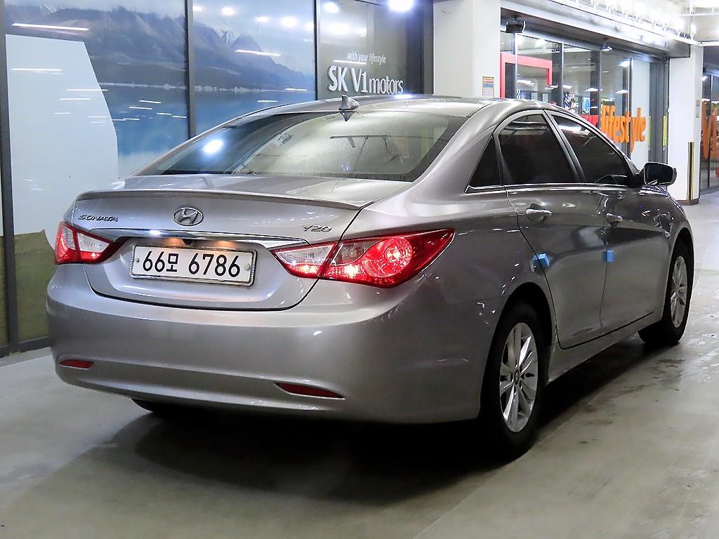 HYUNDAI Sonata - Vista 4