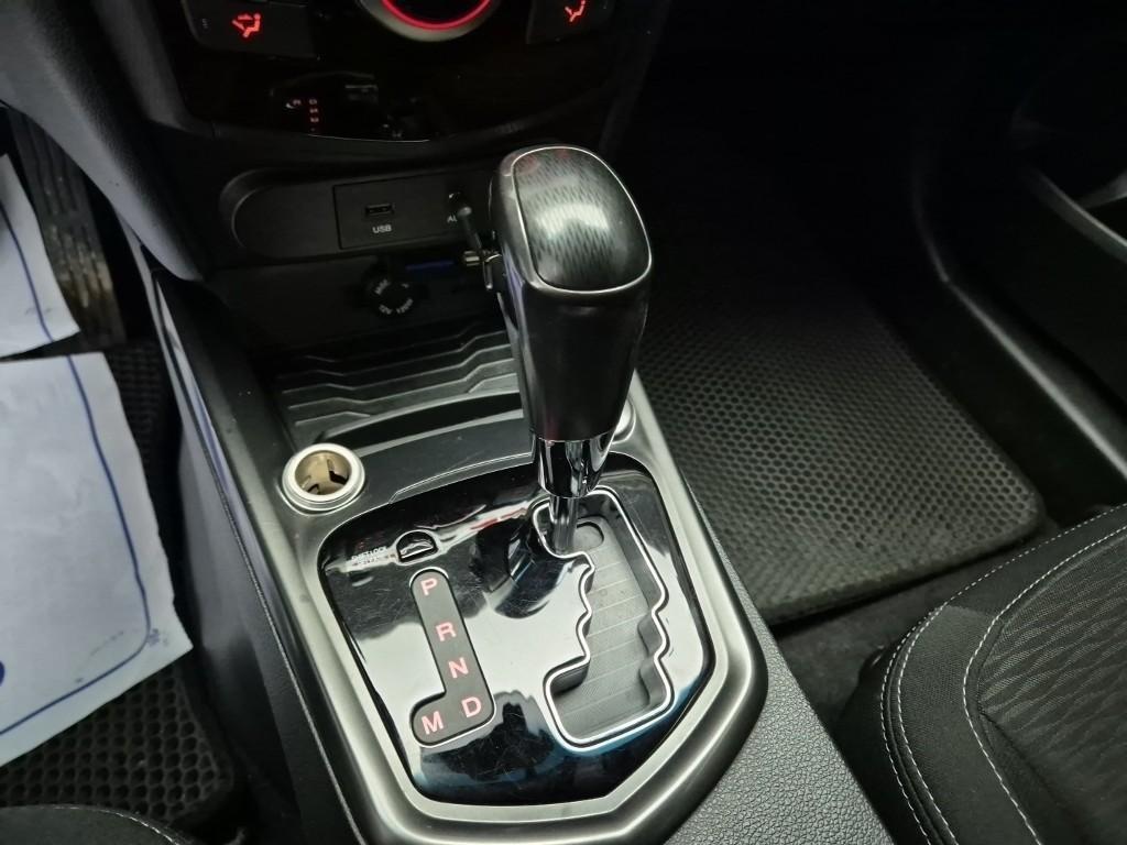 Ssangyong Tivoli - Vista 8