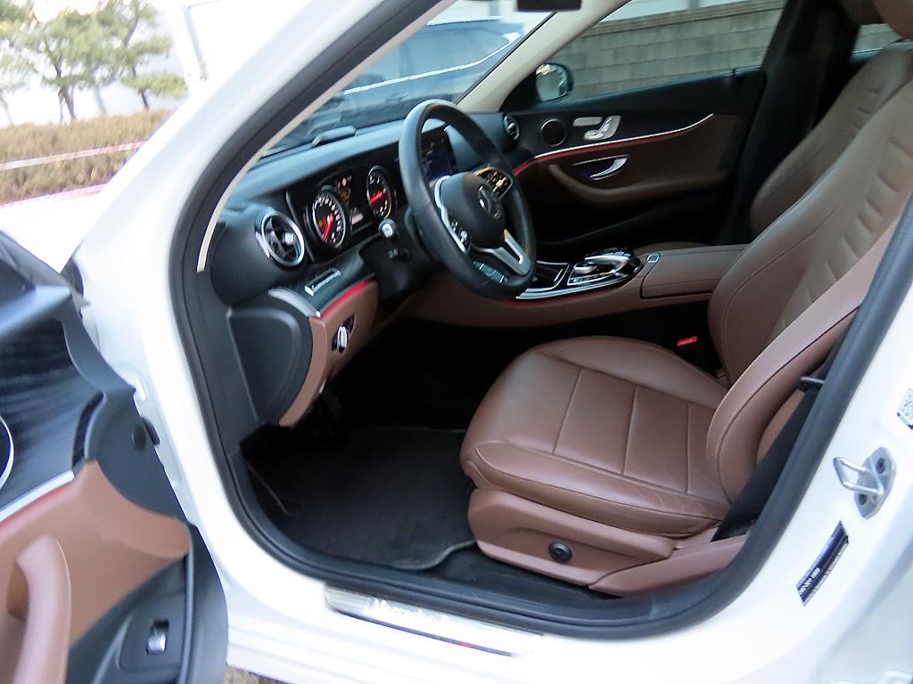 Mercedes Benz E class - Vista 5