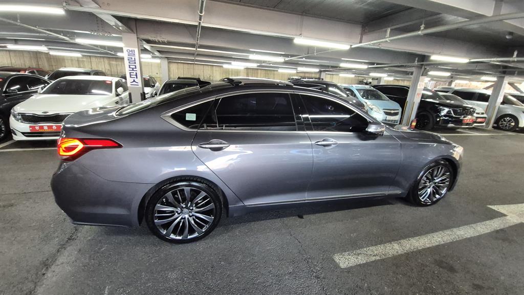 HYUNDAI Genesis - Vista 9