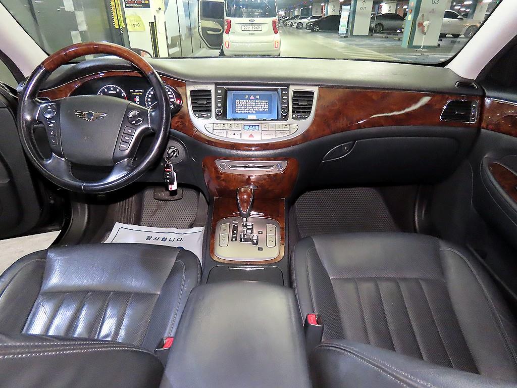 HYUNDAI Genesis - Vista 10