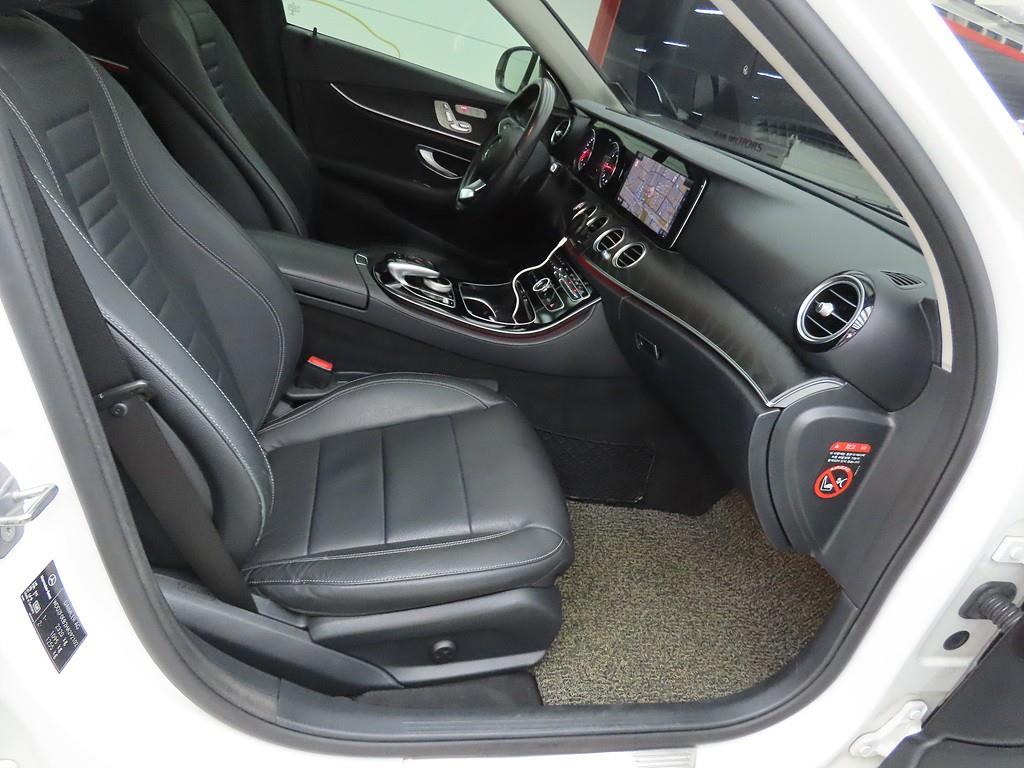 Mercedes Benz E class - Vista 8