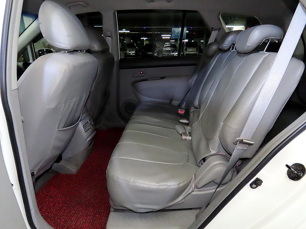 KIA Carens - Vista 7