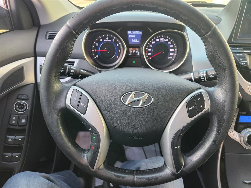 HYUNDAI Avante - Vista 12