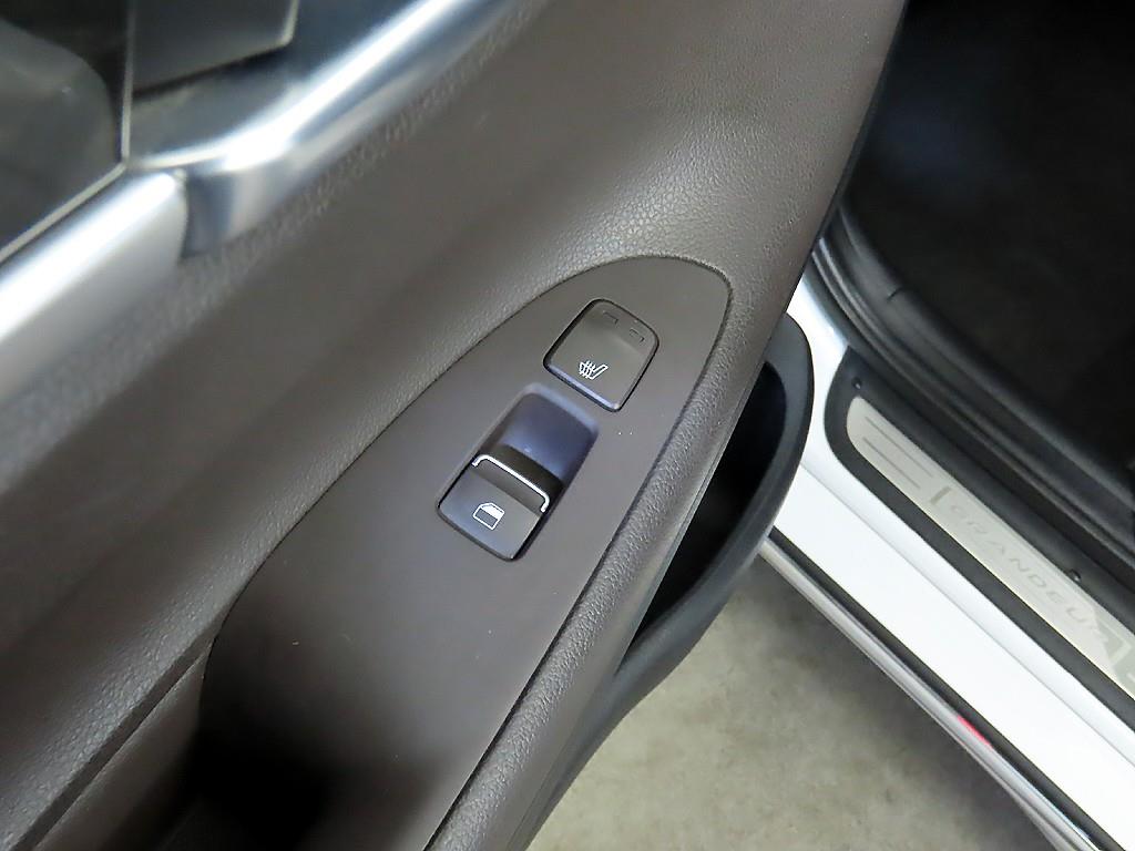 HYUNDAI Grandeur 2018 Blanco - Importación desde Corea - HF Imports Iquique - Foto 17