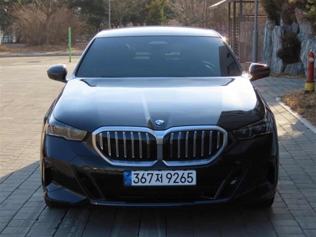 BMW 5 Series 2024 Negro - Importación desde Corea - HF Imports Iquique - Foto 1