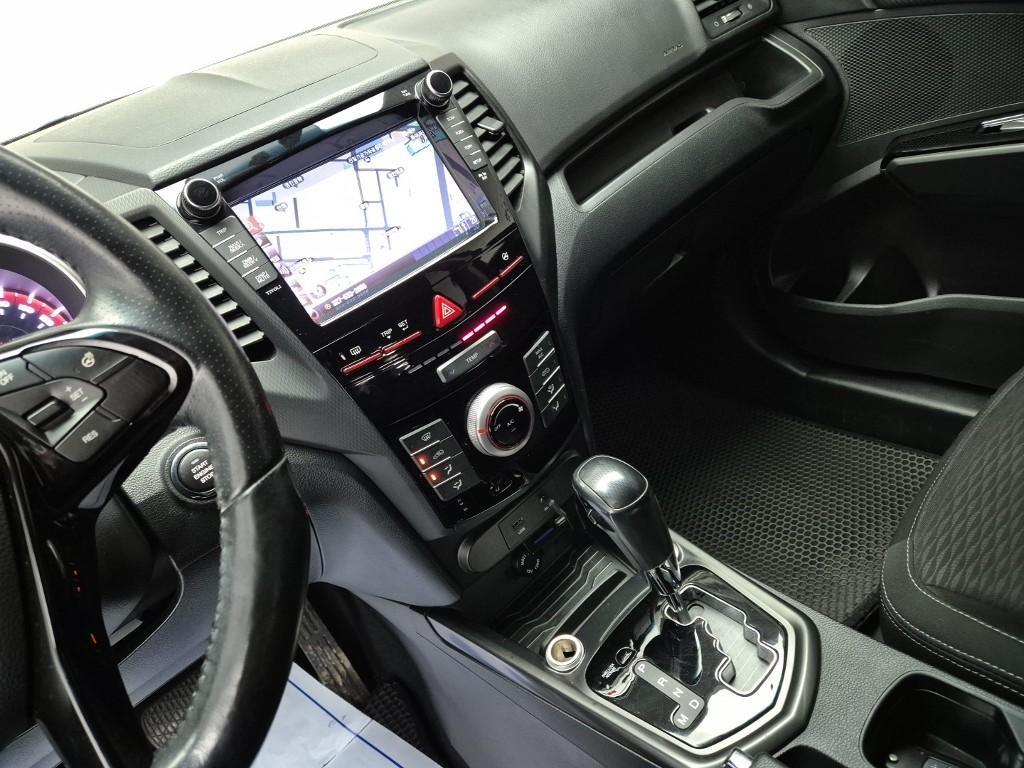 Ssangyong Tivoli - Vista 10