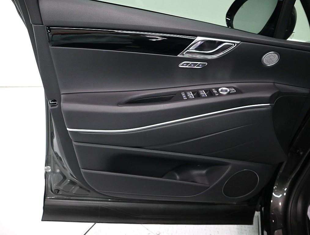 Genesis GV80 - Vista 8