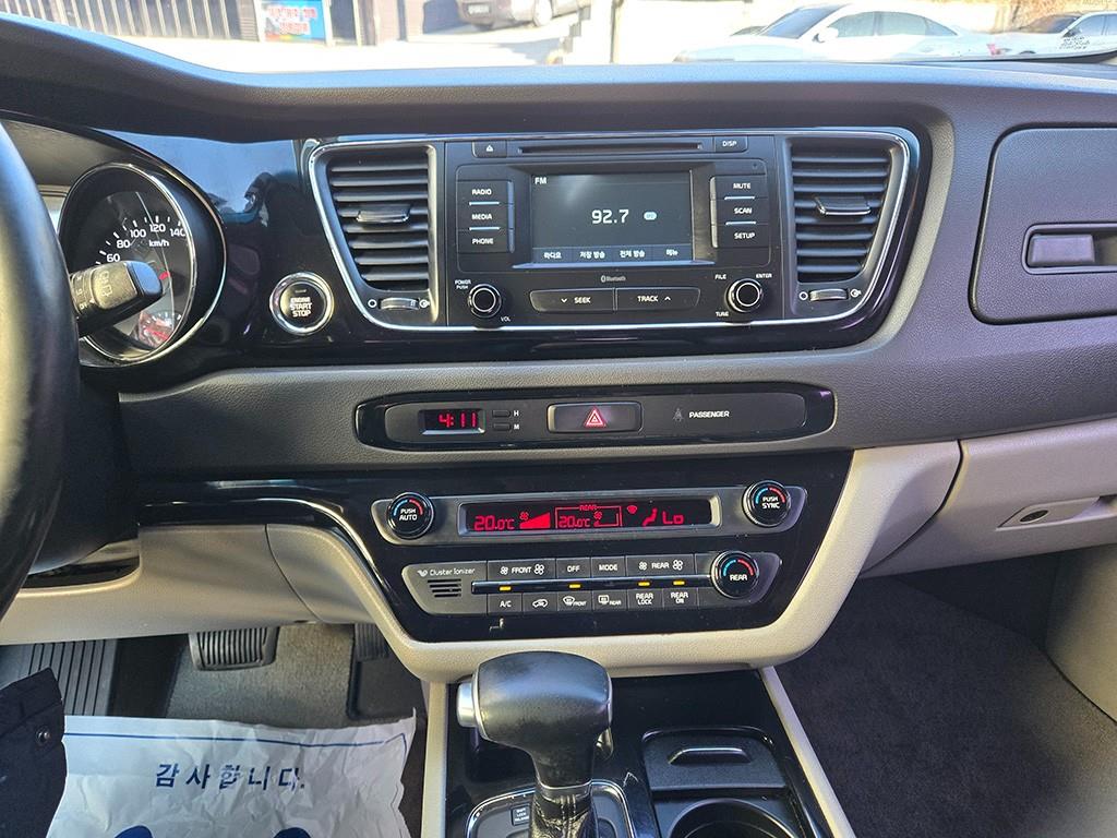 KIA Carnival - Vista 10
