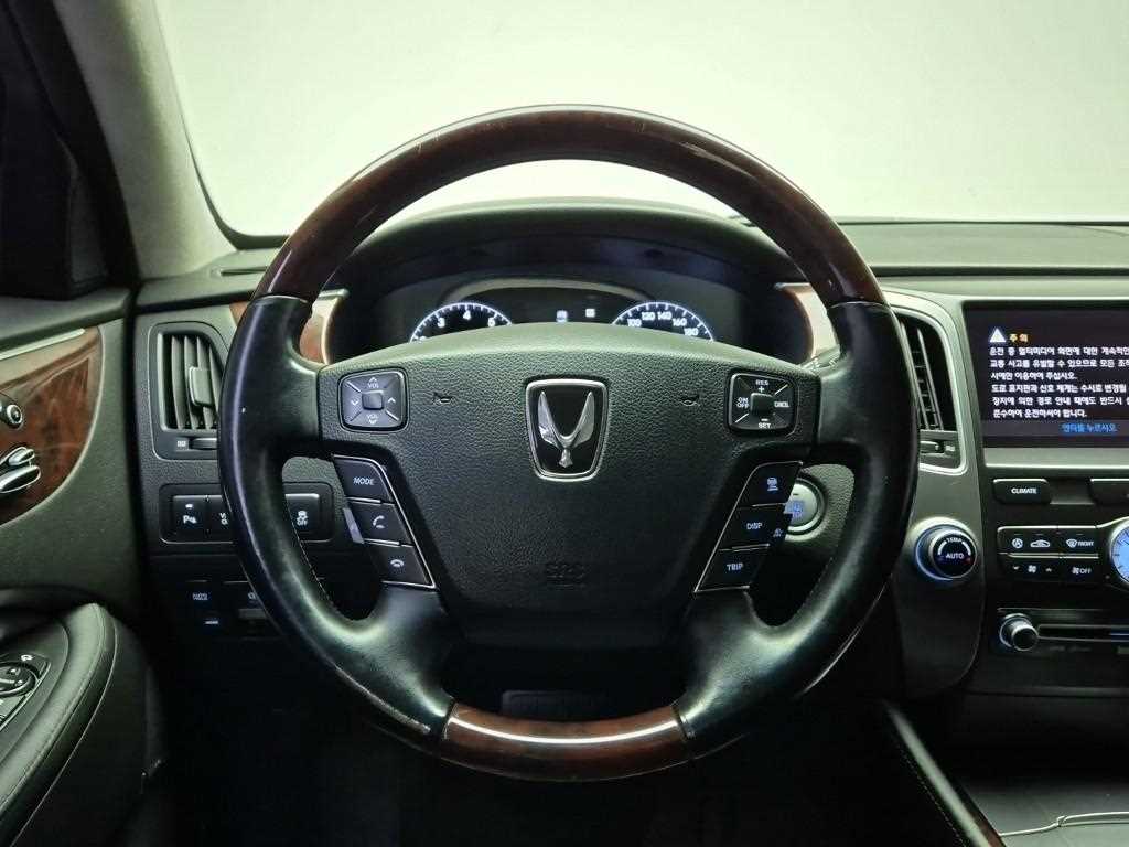 HYUNDAI Equus - Vista 9