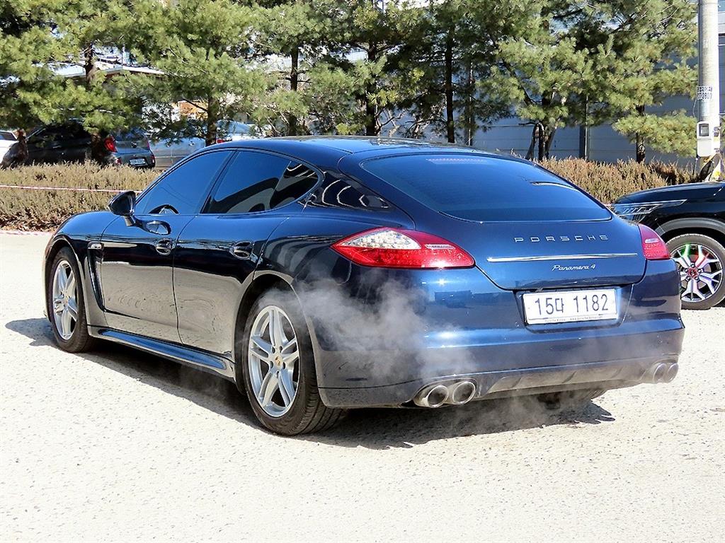 Porsche Panamera - Vista 3