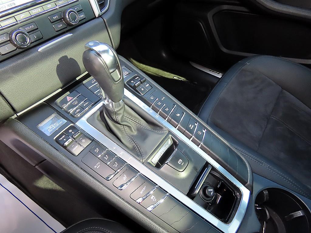 Porsche Macan - Vista 10