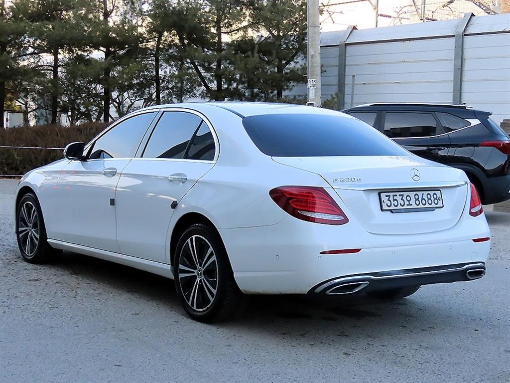 Mercedes Benz E class - Vista 3