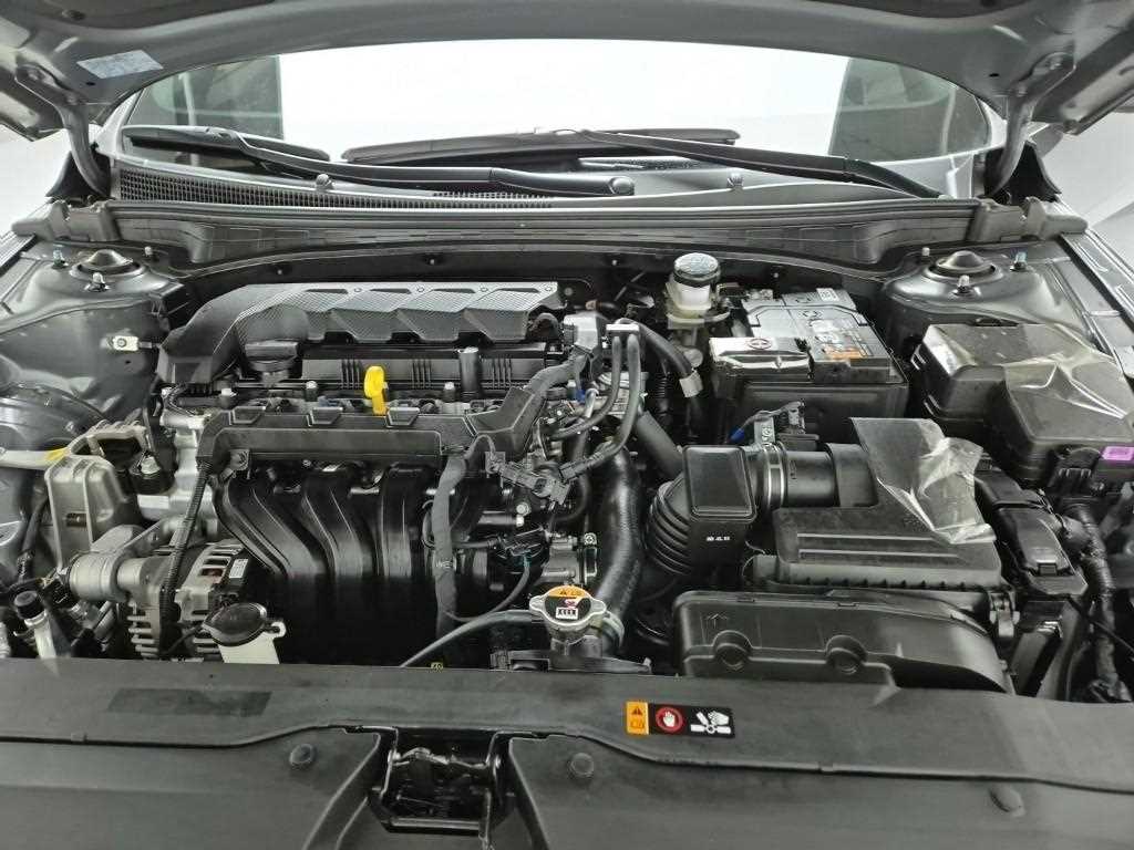 HYUNDAI Avante - Vista 5