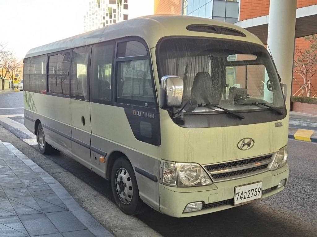 medium and large bus Hyundai bus - Vista 2