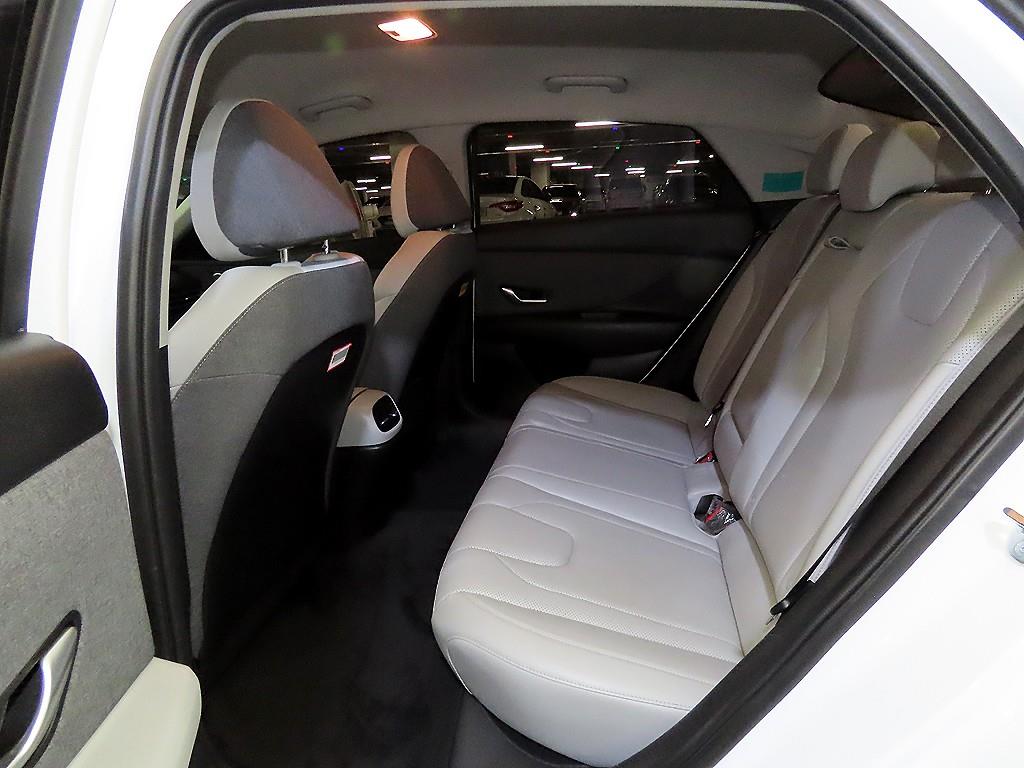 HYUNDAI Avante - Vista 7