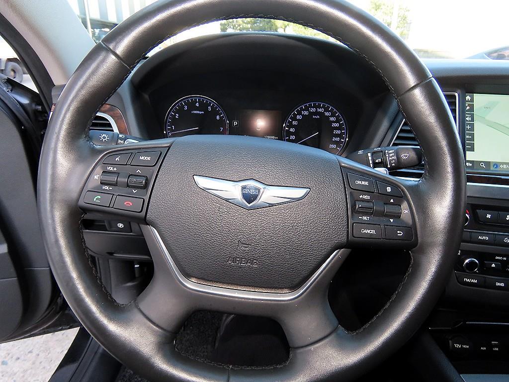 HYUNDAI Genesis - Vista 8