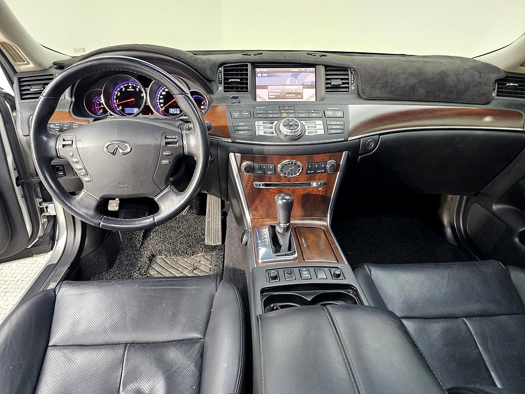 Infiniti M - Vista 5