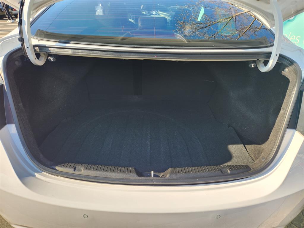 HYUNDAI Avante - Vista 5